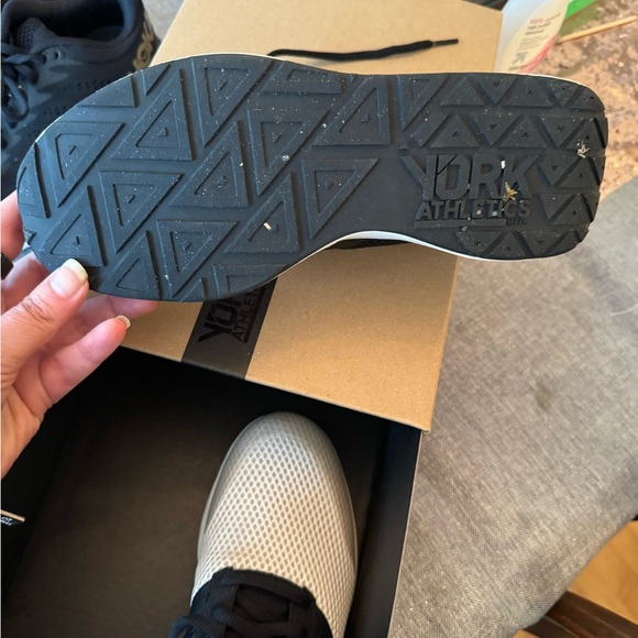 York Athletics The Henry Runner Size 6.5 Black and White - Picture 7 of 7